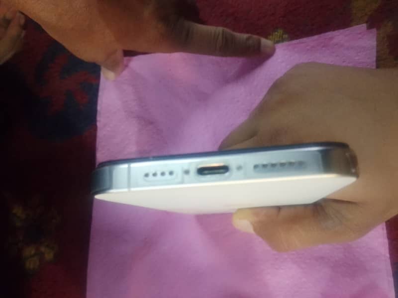 Apple iPhone 15 Pro Max 4