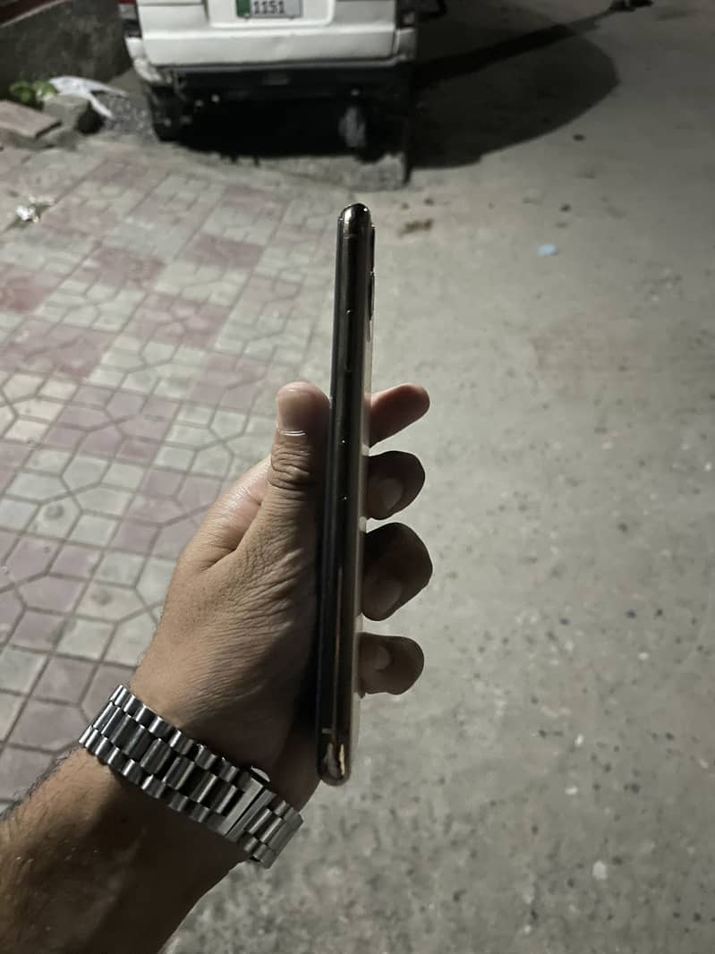 Apple iPhone 11 Pro Max 2