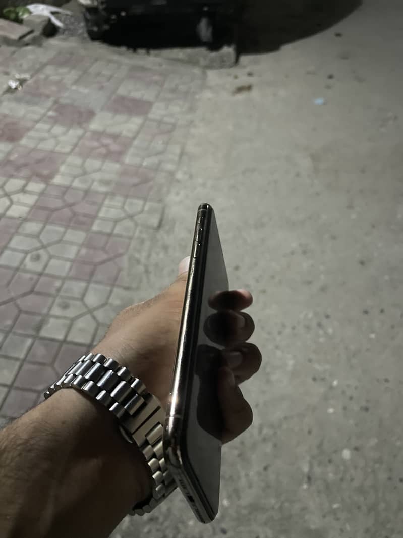Apple iPhone 11 Pro Max 3