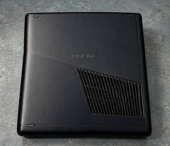 XBOX 360 S 1