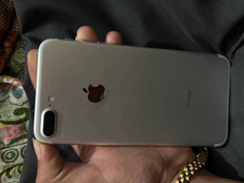 Apple iPhone 7 Plus 1
