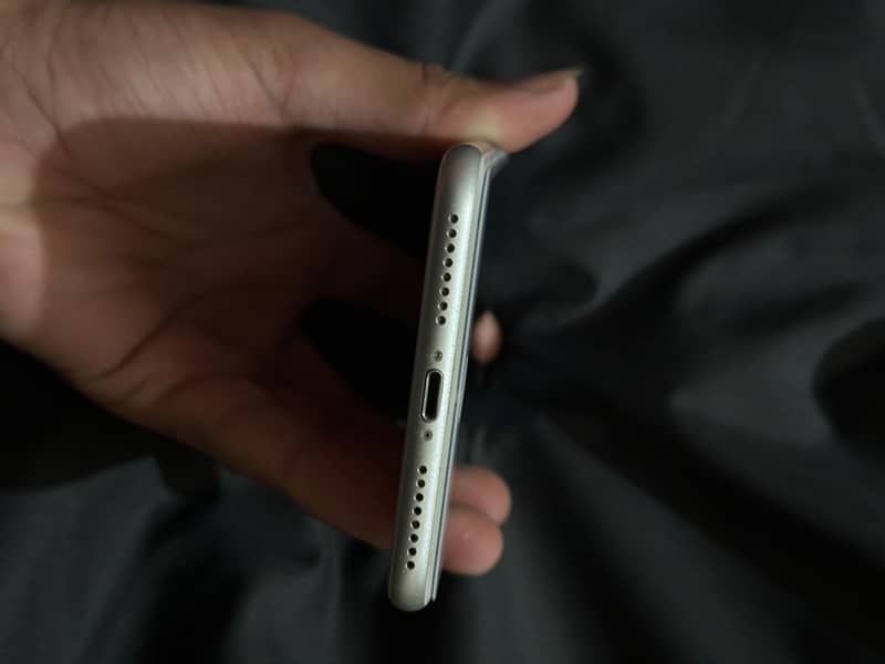 Apple iPhone 7 Plus 2