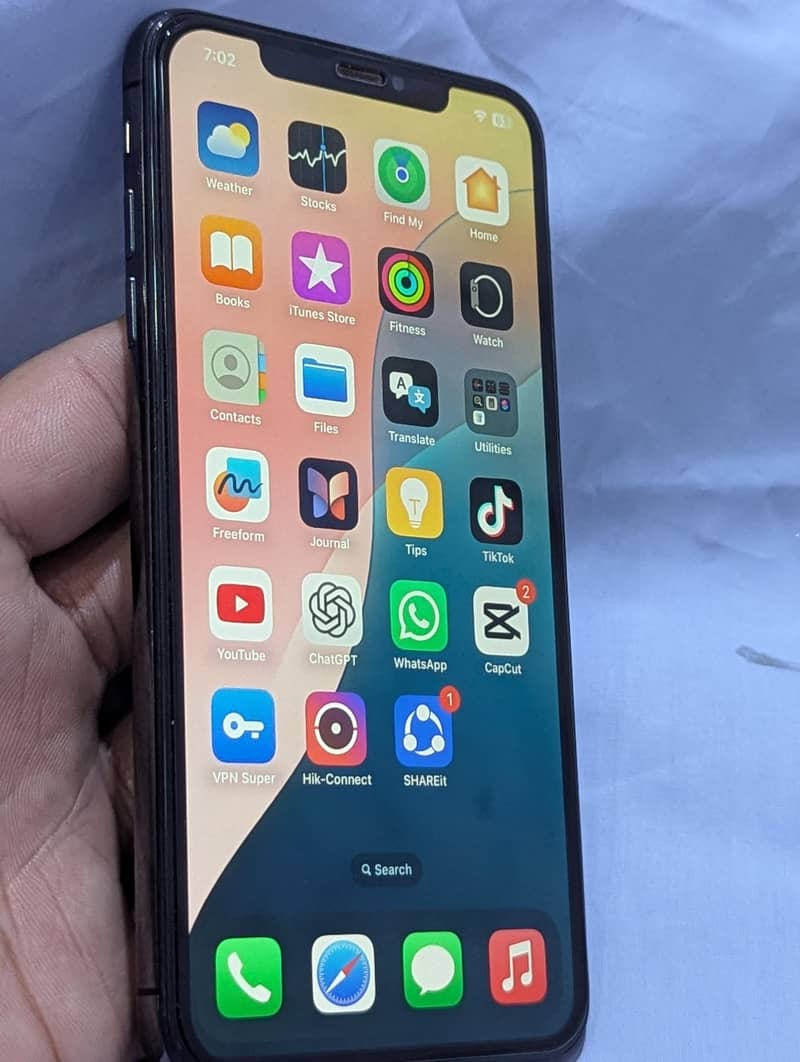 Apple iPhone XS Max 4