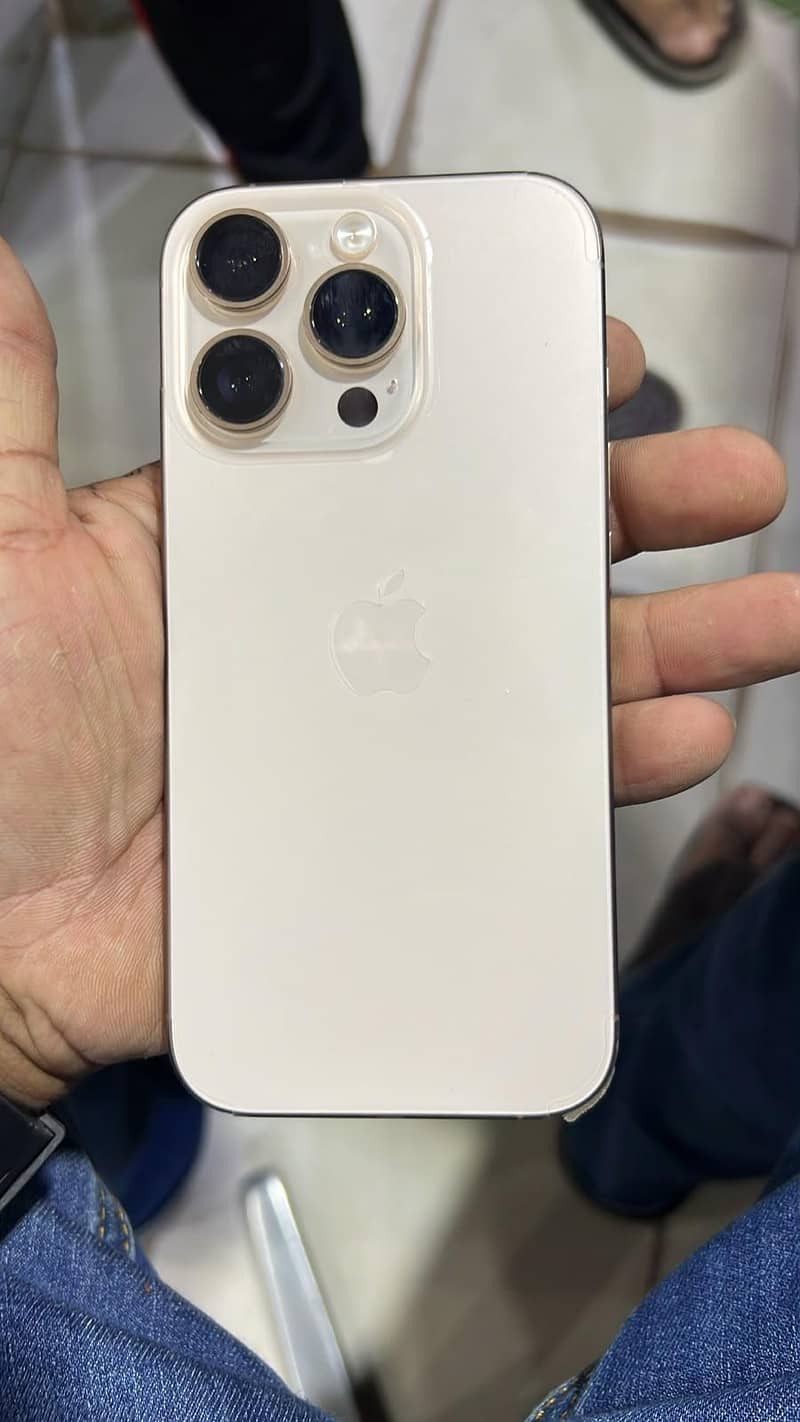 Apple iPhone 16 Pro 0