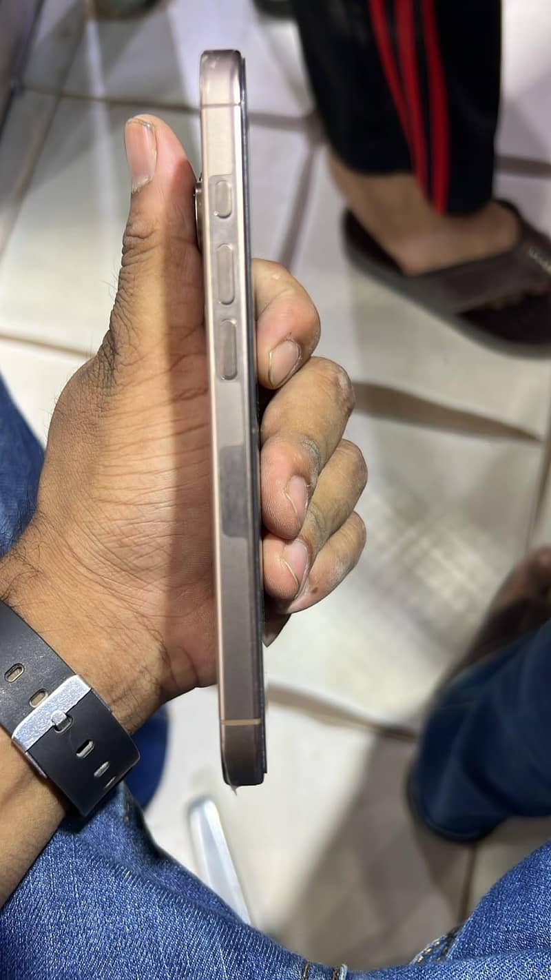 Apple iPhone 16 Pro 5