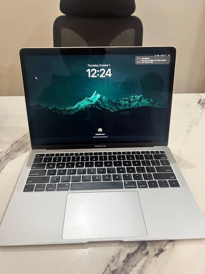 Mac Air 2019 core i5 8gb ram 256 storage