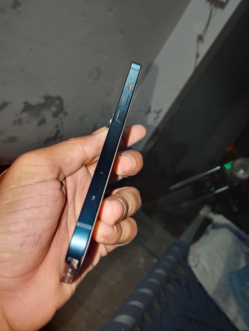 Apple iPhone 13 3