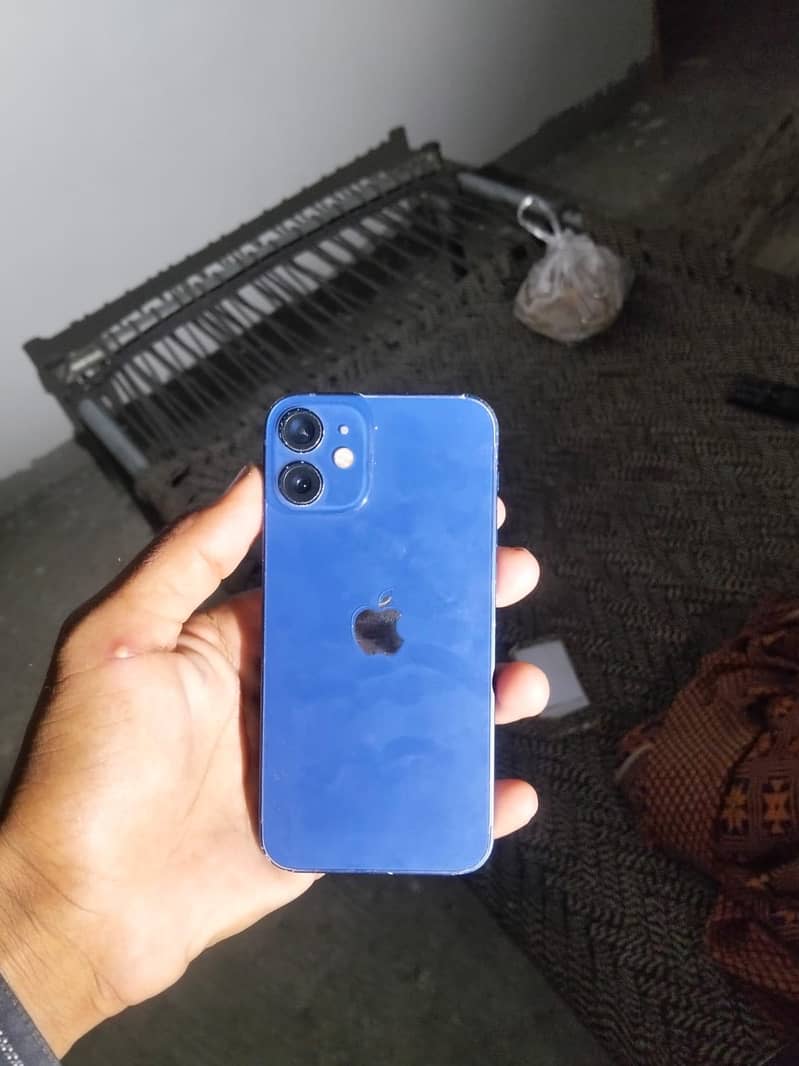 Apple iPhone 12 mini 3