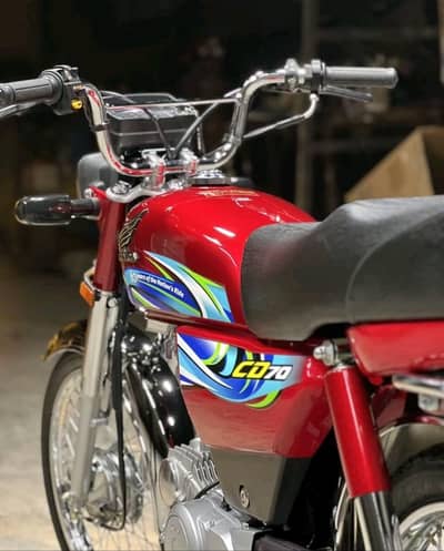 CD 70 24 model red clr