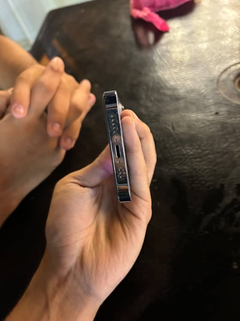 Apple iPhone 13 Pro 4