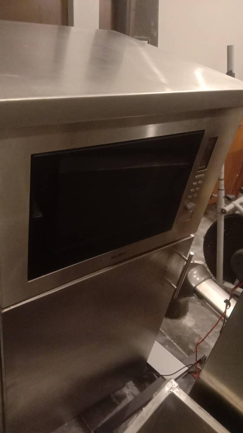 microwave oven 4