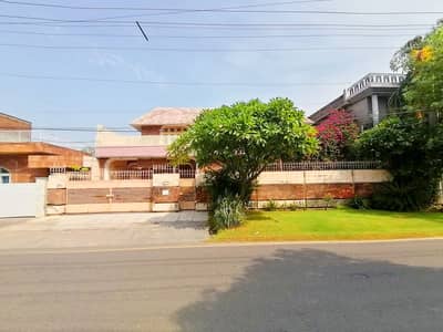 VIP Location And VIP Approach 1 Kanal Double Storey House Available For Sale In K Block Model Town 60 Feet Road Opposite M Block Extension