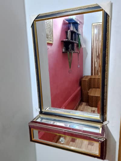 Wall mirror.