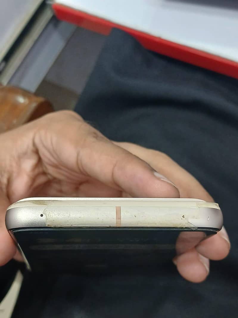 Google Pixel 8 4