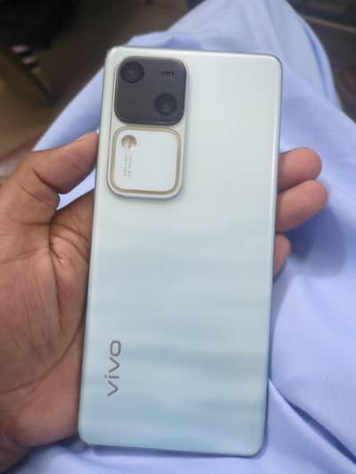 Vivo V30
