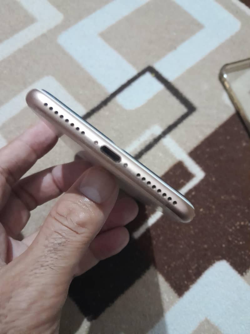 Apple iPhone 8 Plus 3