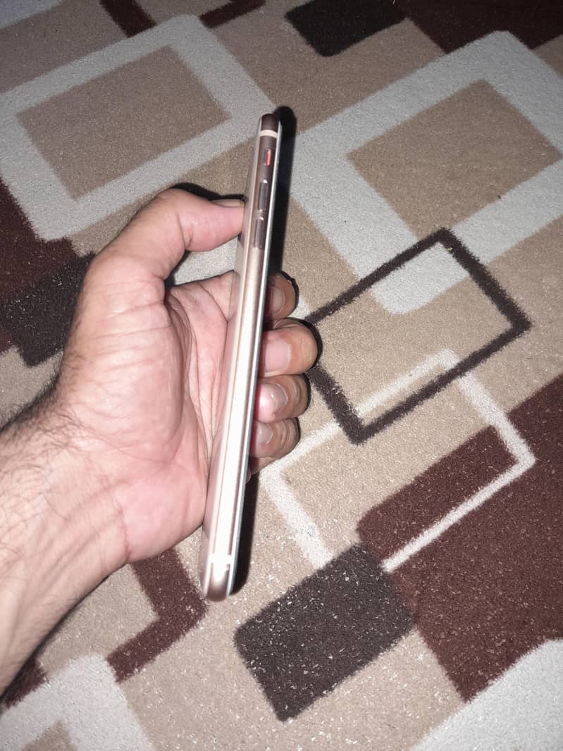 Apple iPhone 8 Plus 5