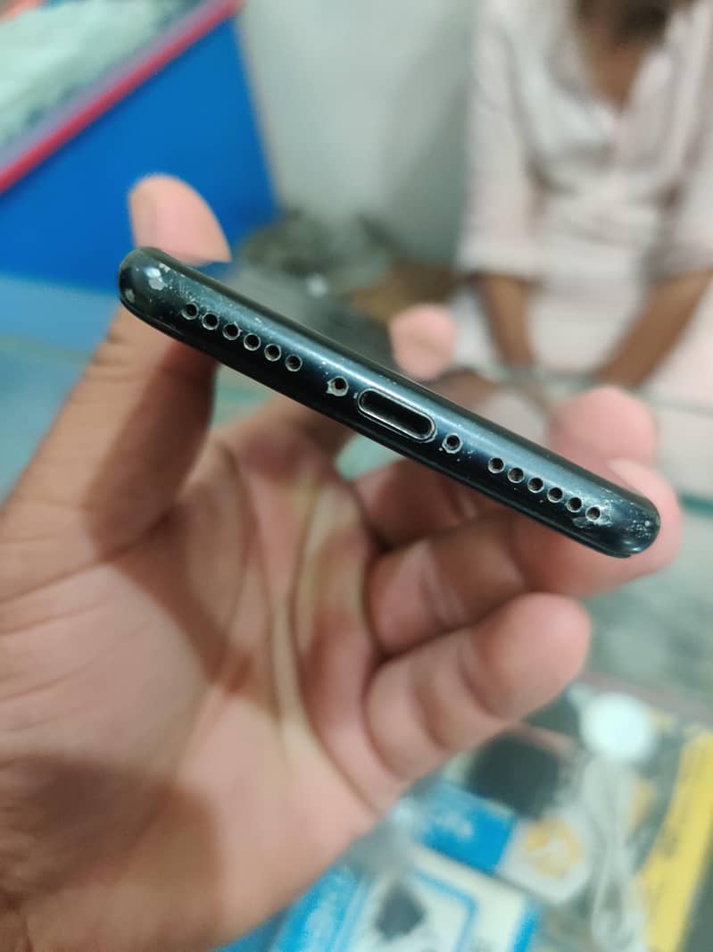 Apple iPhone 7 3