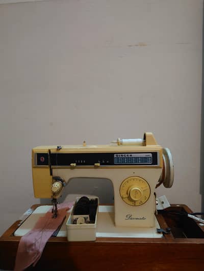 Singer Discmatic Sewing Machine (10/10-no fault)