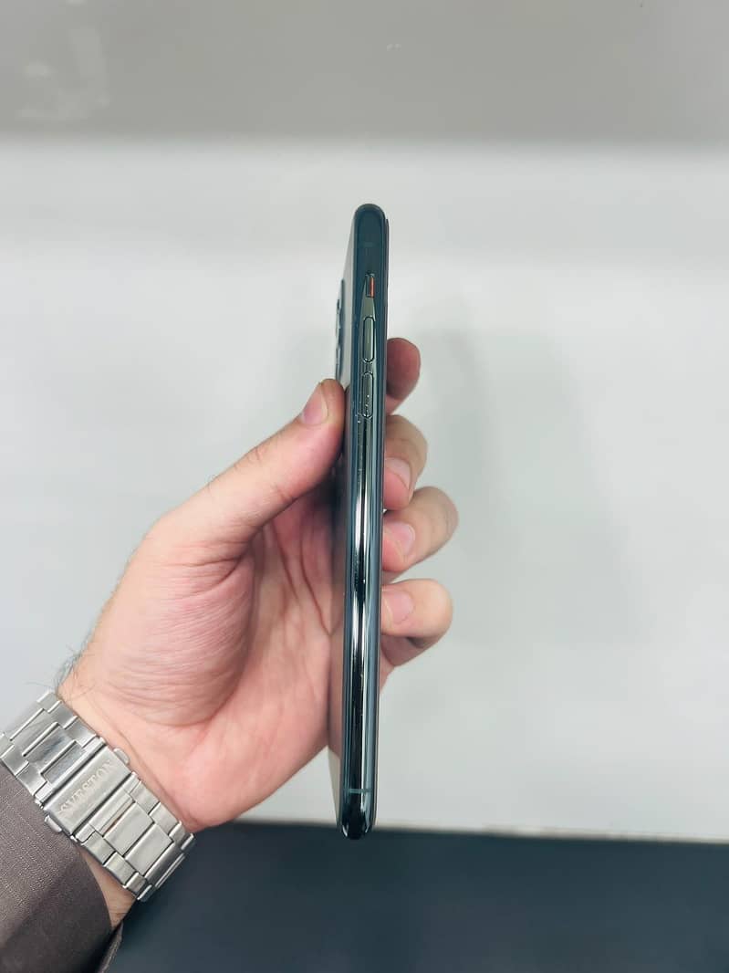 Apple iPhone 11 Pro Max 3