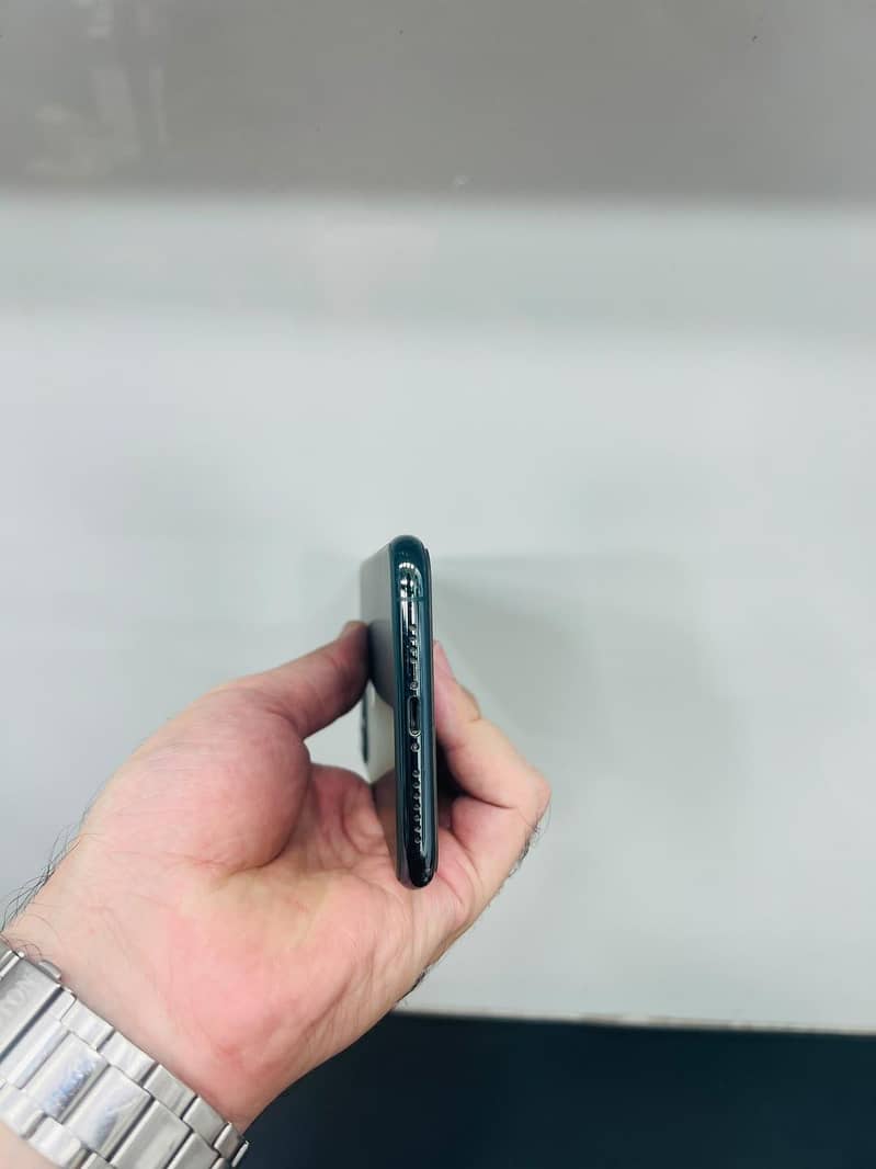 Apple iPhone 11 Pro Max 5