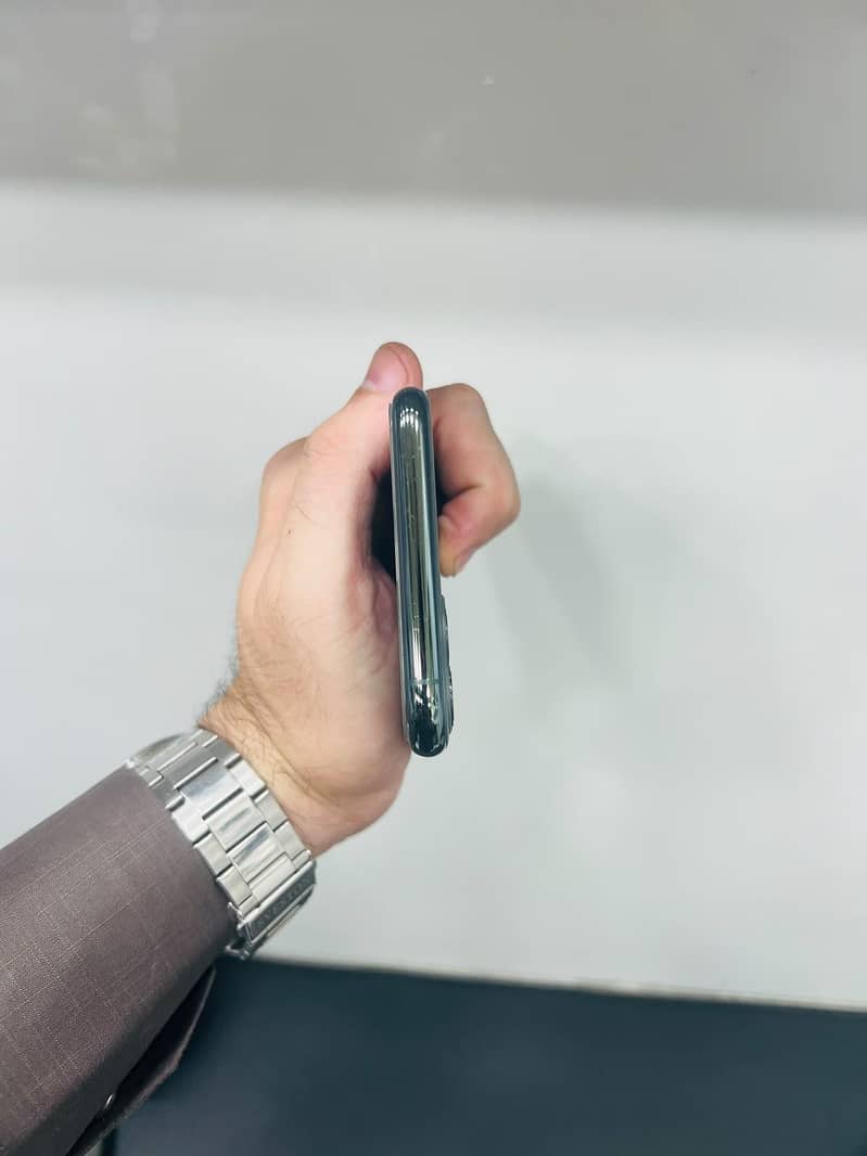 Apple iPhone 11 Pro Max 8