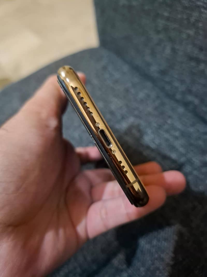 Apple iPhone XS 3