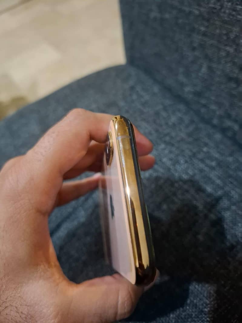 Apple iPhone XS 5