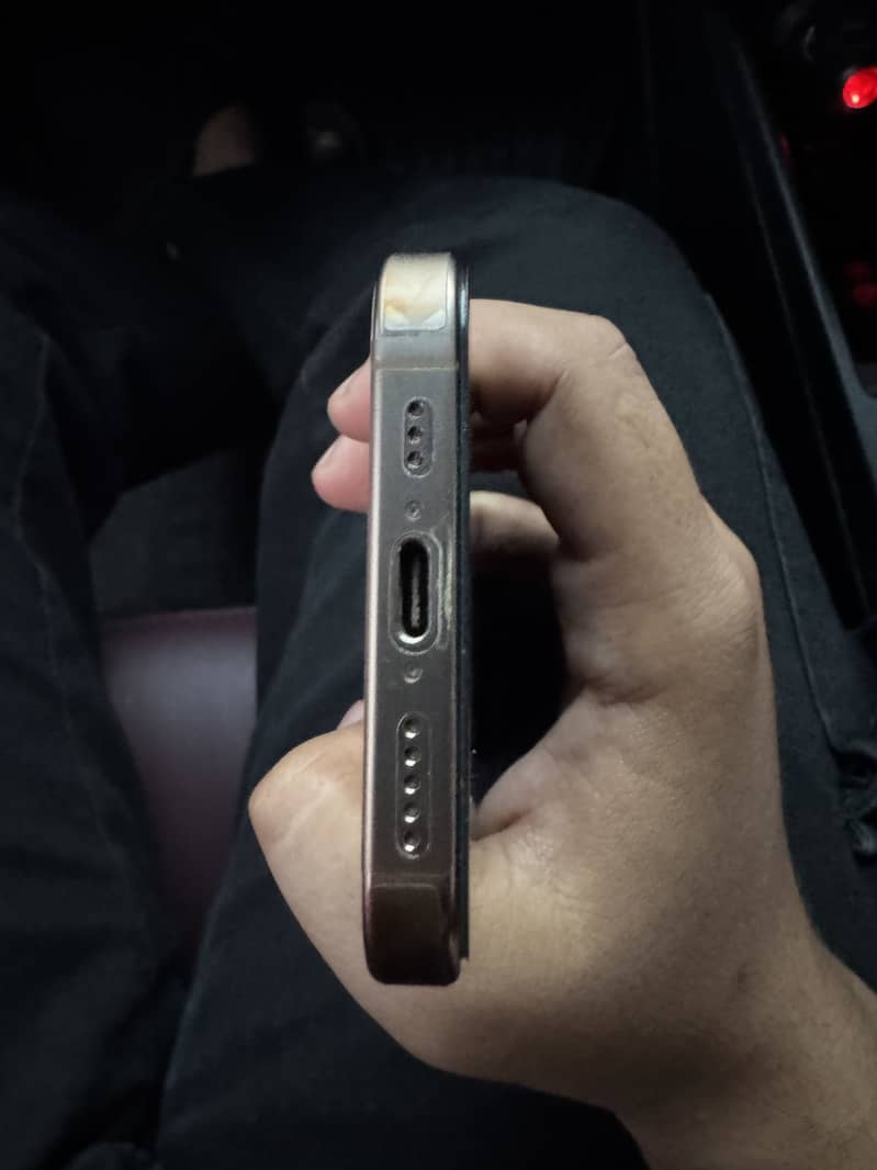 Apple iPhone 16 Pro 1