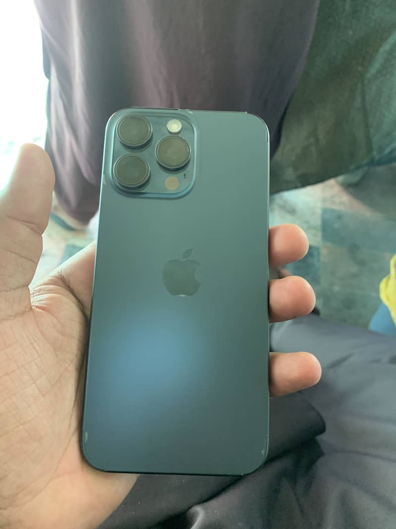 Apple iPhone 15 Pro Max 4