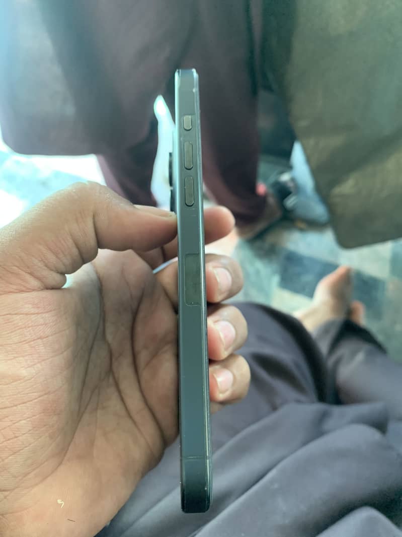 Apple iPhone 15 Pro Max 6