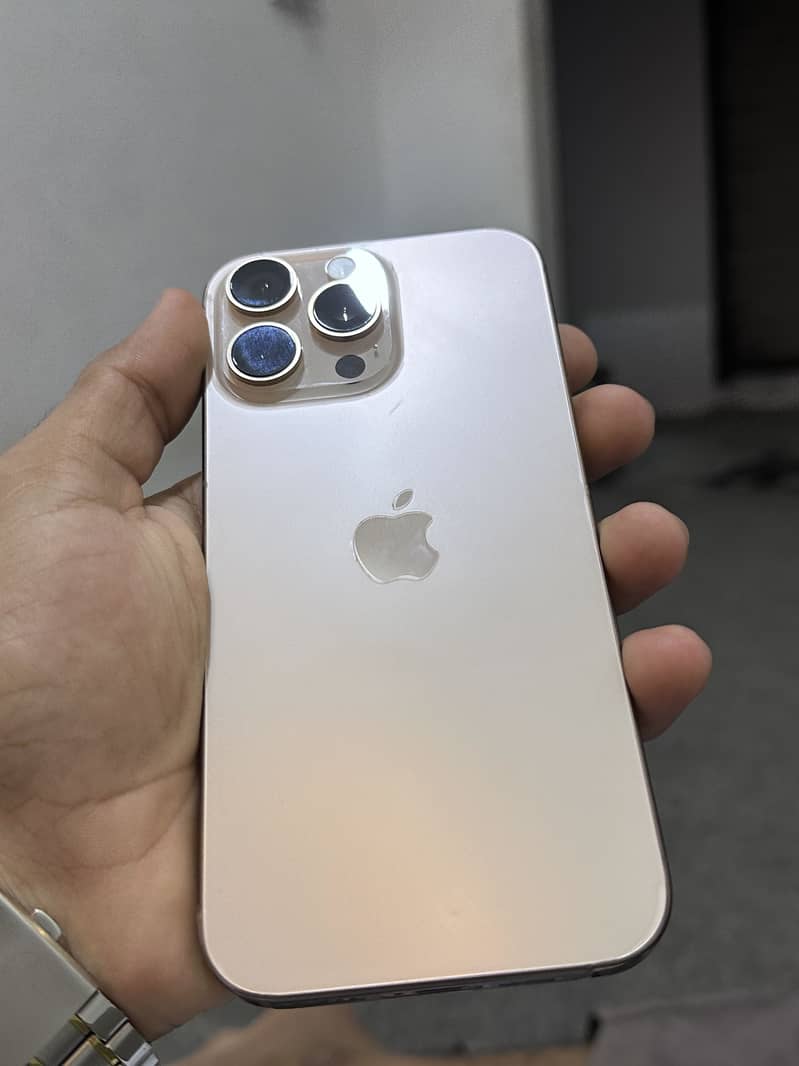 Apple iPhone 16 Pro Max 0