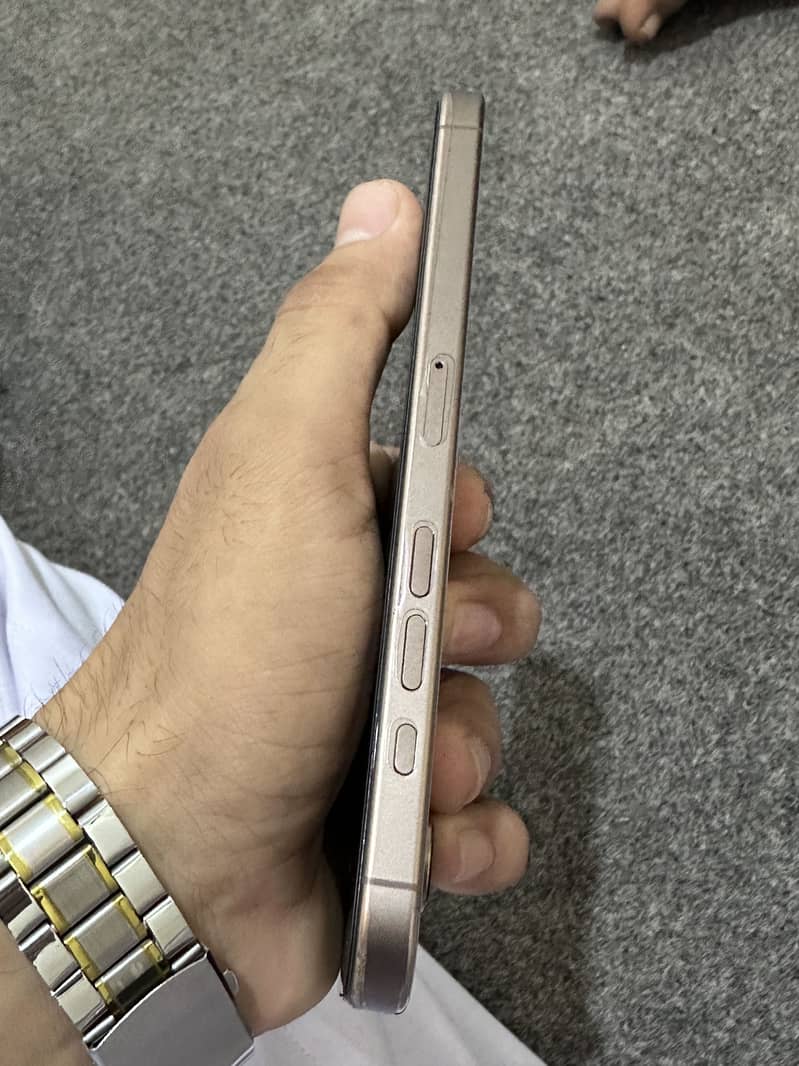 Apple iPhone 16 Pro Max 2