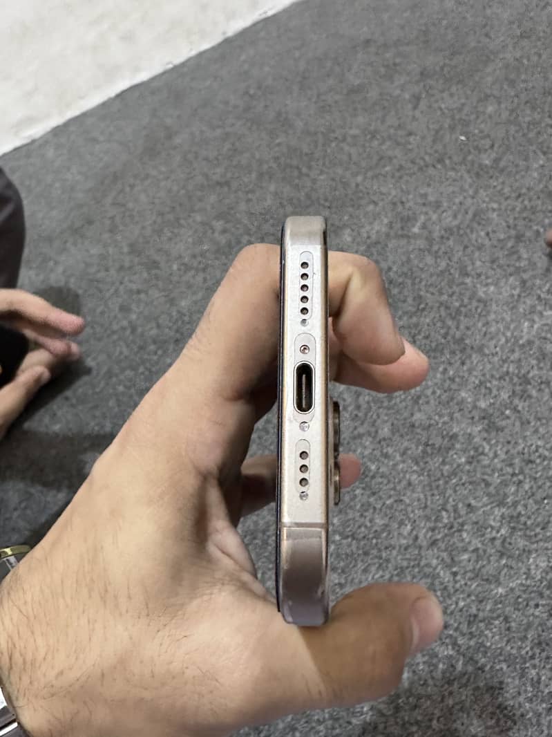 Apple iPhone 16 Pro Max 3
