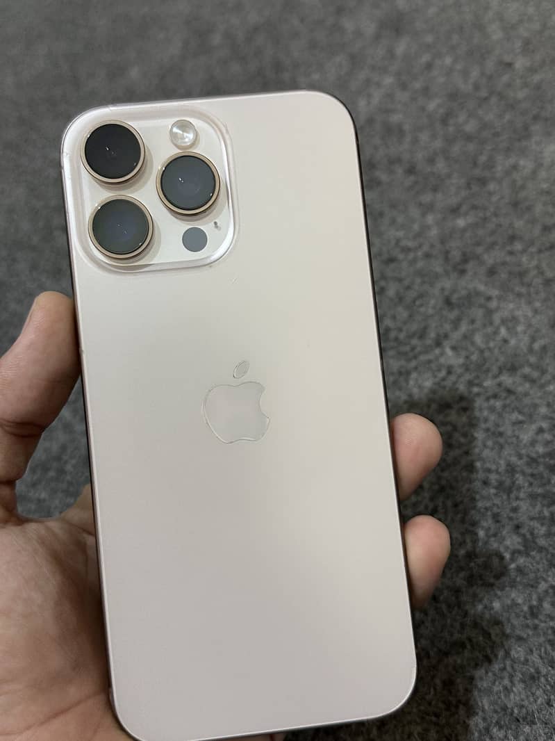 Apple iPhone 16 Pro Max 4