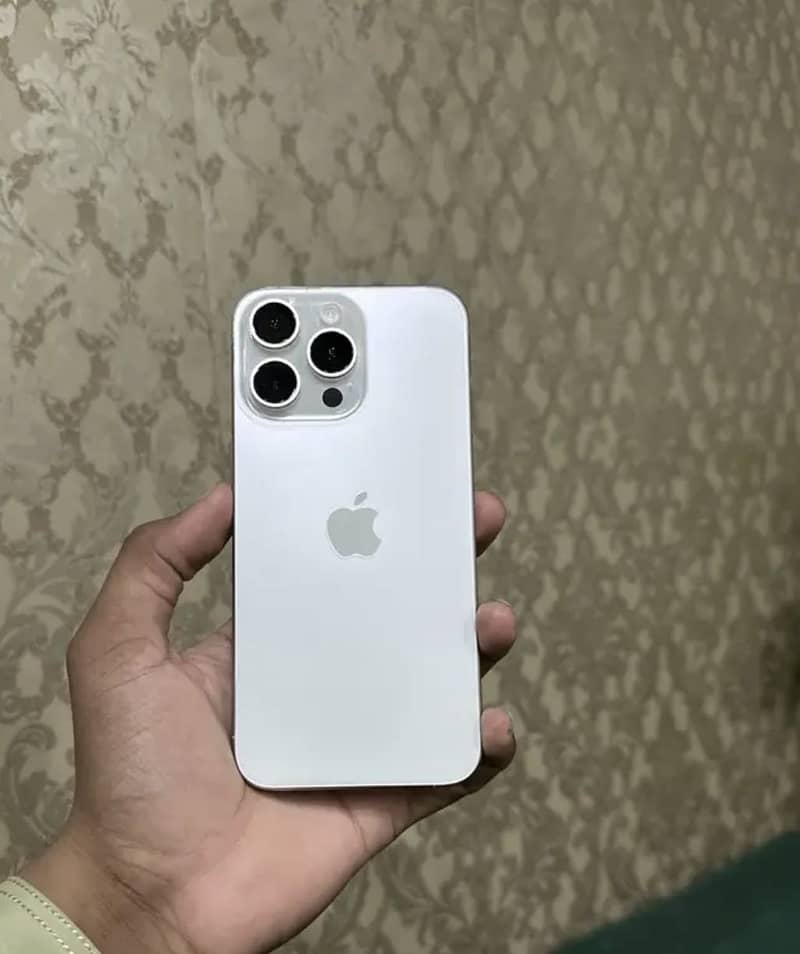 Apple iPhone 15 Pro Max 1