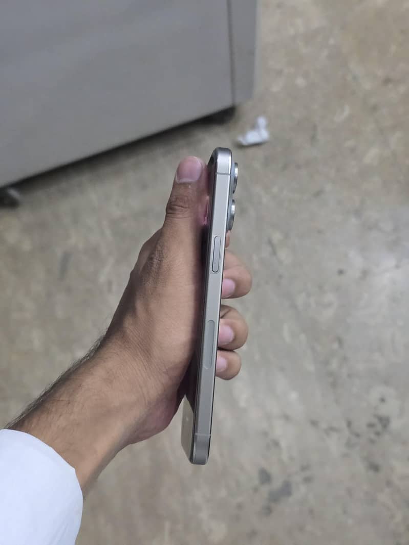 Apple iPhone 15 Pro Max 1