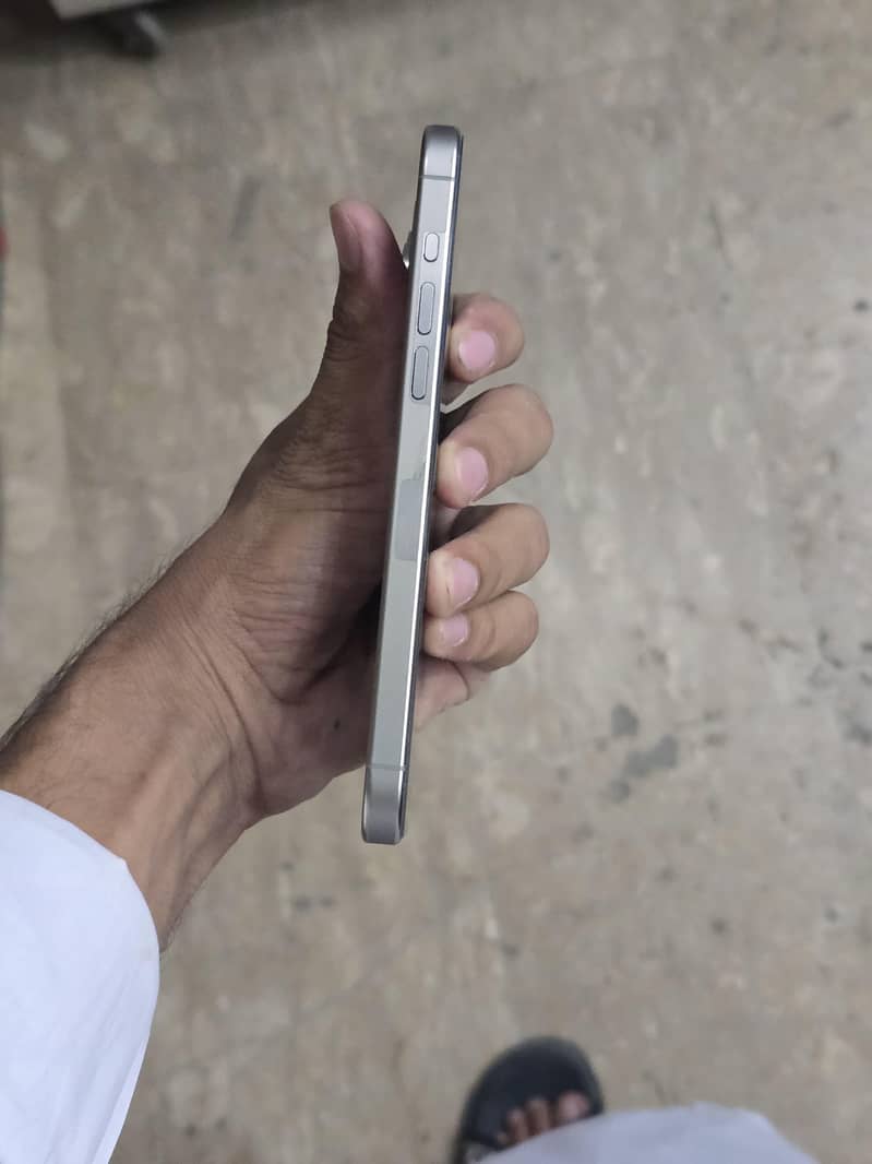 Apple iPhone 15 Pro Max 5