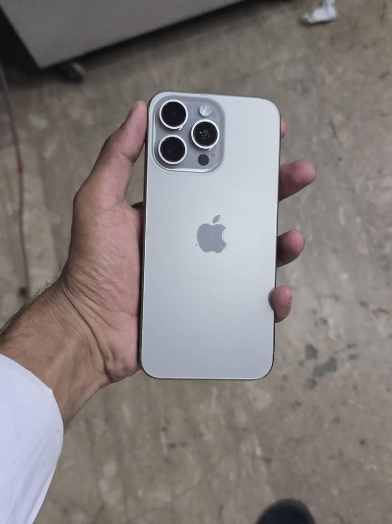 Apple iPhone 15 Pro Max 8