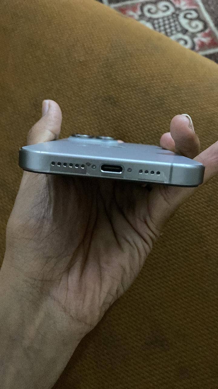 Apple iPhone 15 Pro Max 3