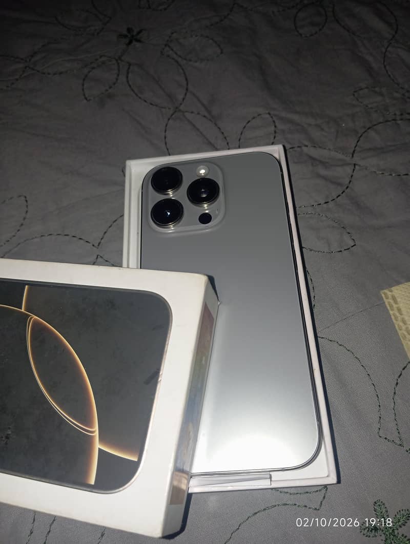 Apple iPhone 16 Pro 1