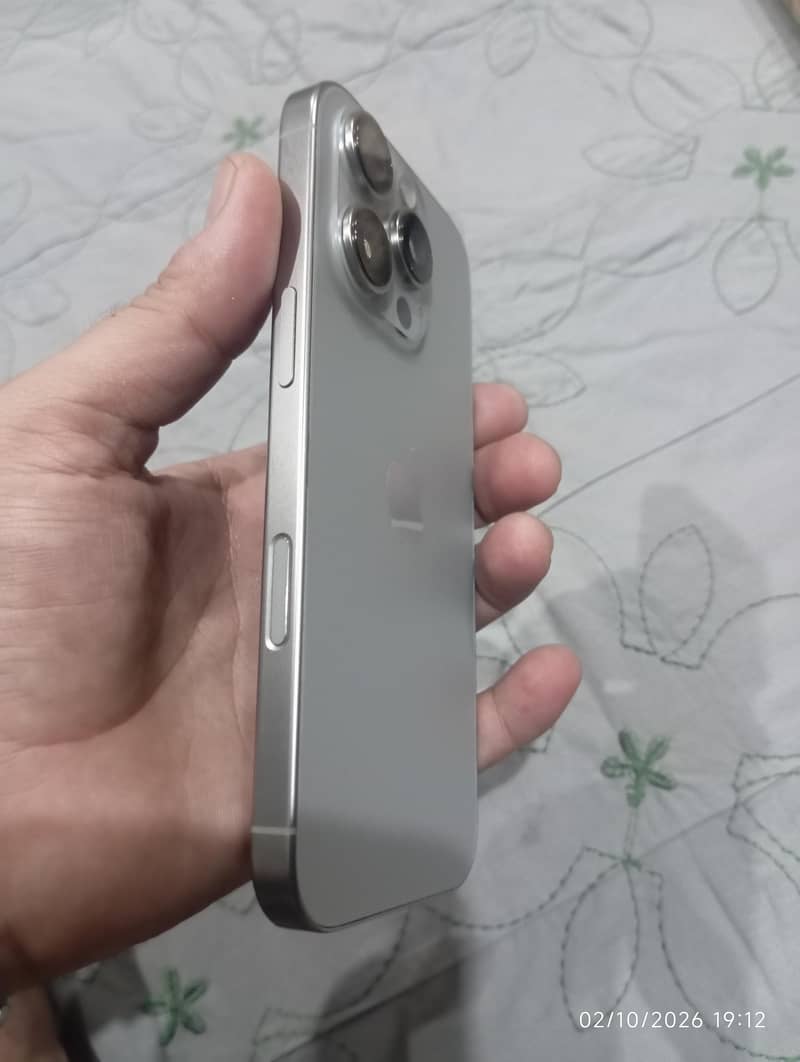 Apple iPhone 16 Pro 2