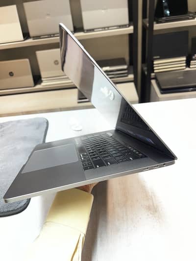 Macbook pro 2018 | Intel Core i9 | 16GB RAM | 512GB SSD