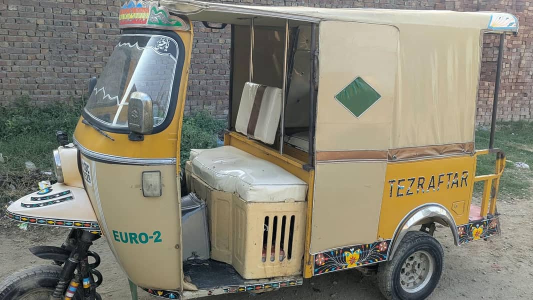 CNG RIKSHAH 2
