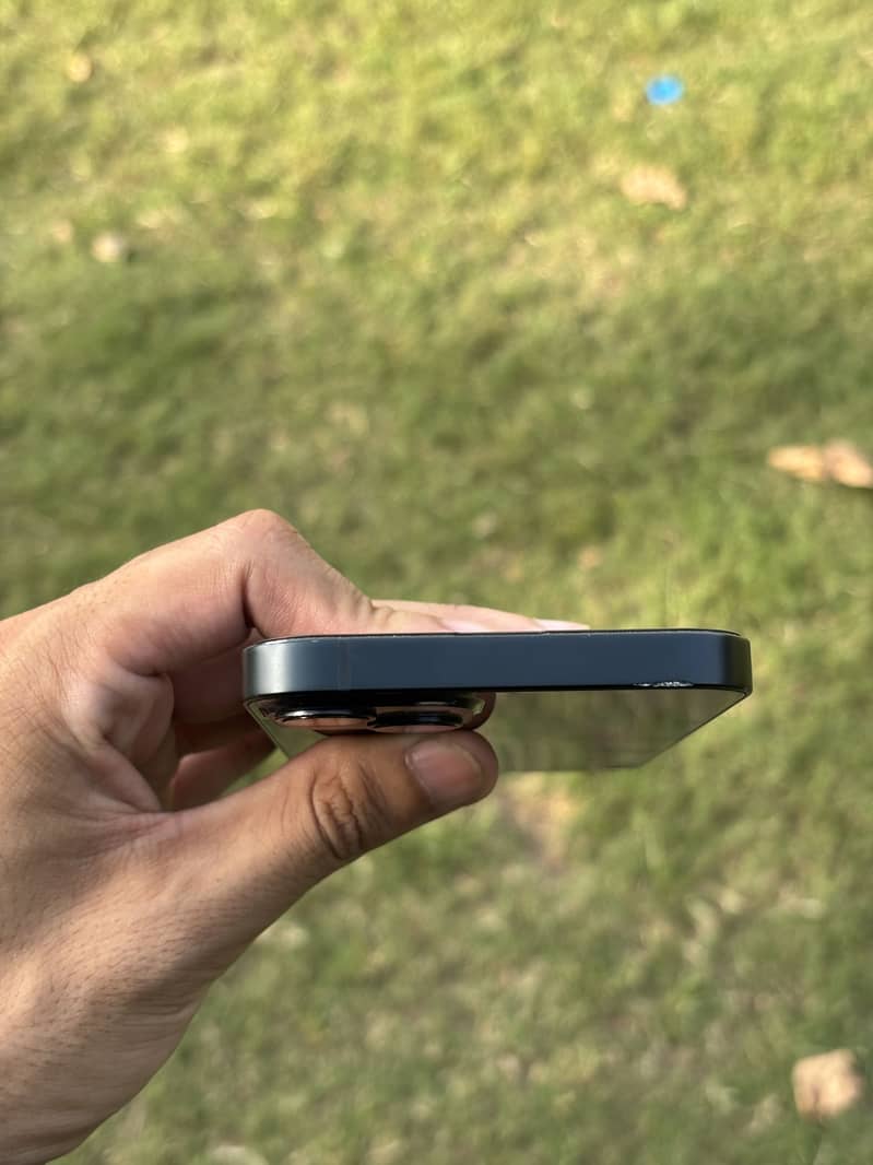 Apple iPhone 13 0