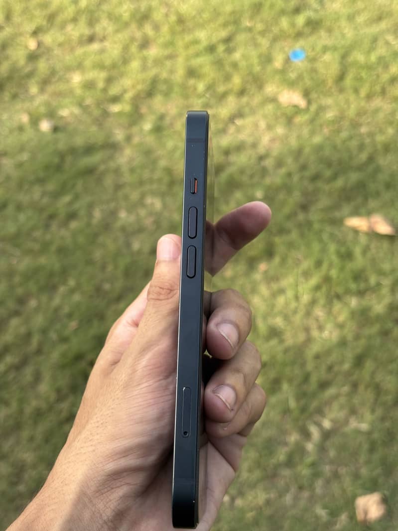 Apple iPhone 13 4