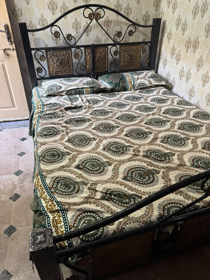 iron bed 0