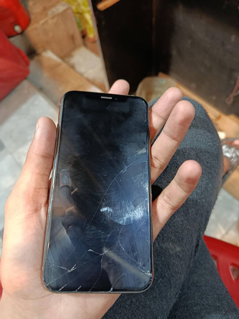 Apple iPhone XS 1