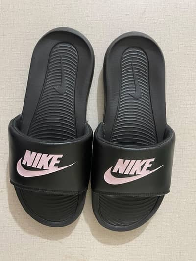 Nike Victori slides