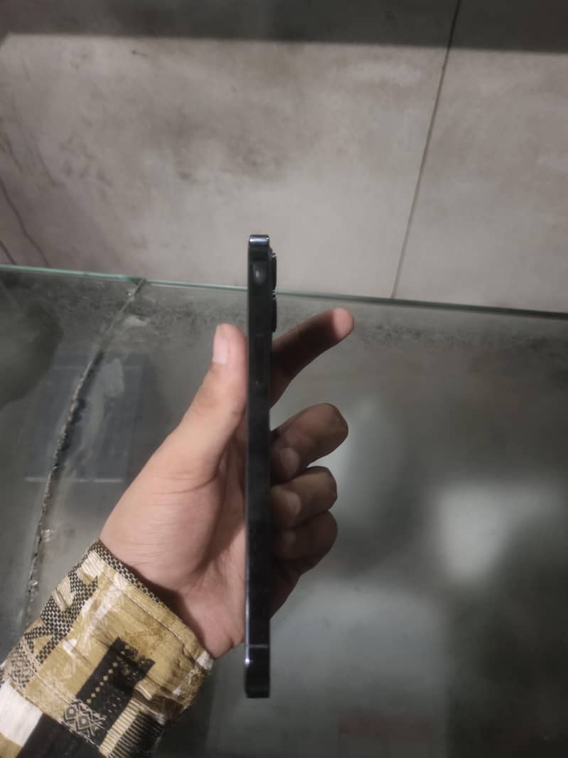 Apple iPhone 12 Pro Max 4